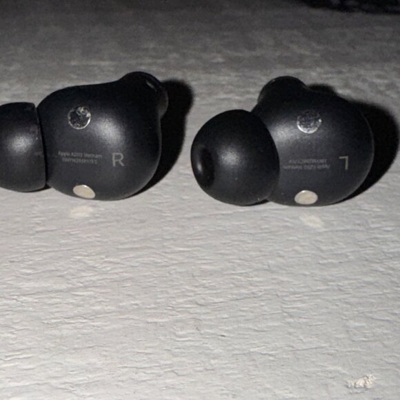 Beats by Dr. Dre Studio Buds - Black With Leopard Silicone Case EUC - Picture 9 of 13